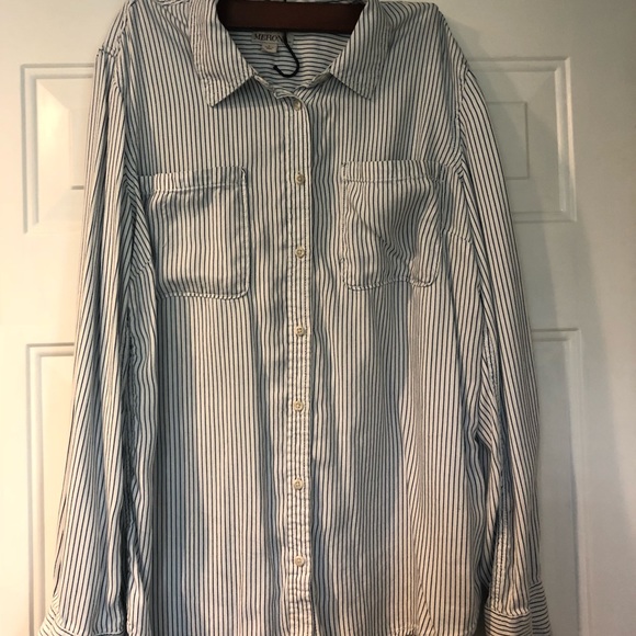 Super Cute Marina Button Down - Picture 2 of 4